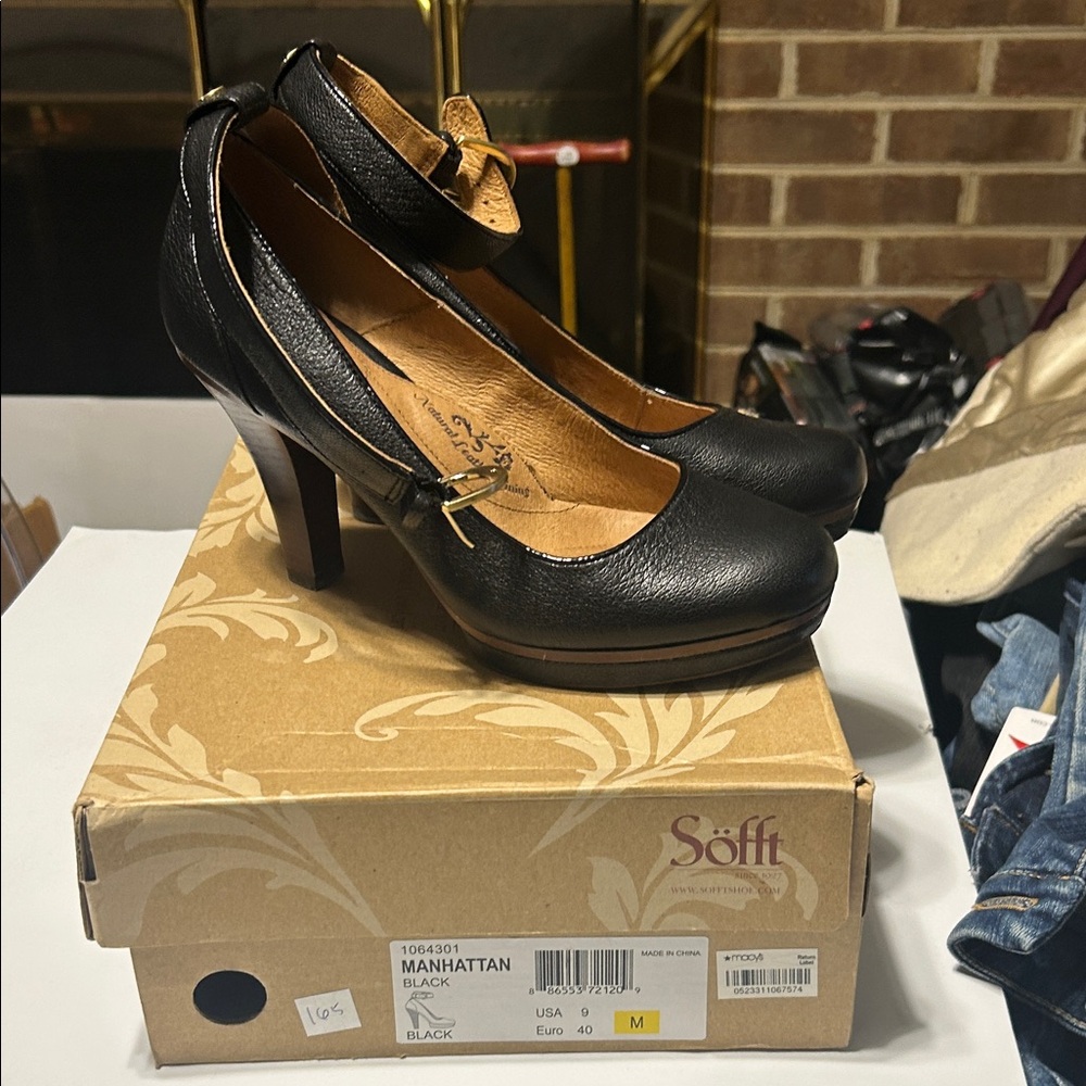 Söfft Black Leather Ankle-Strap Heels